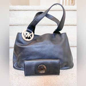 Michael Kors Tote and wallet set